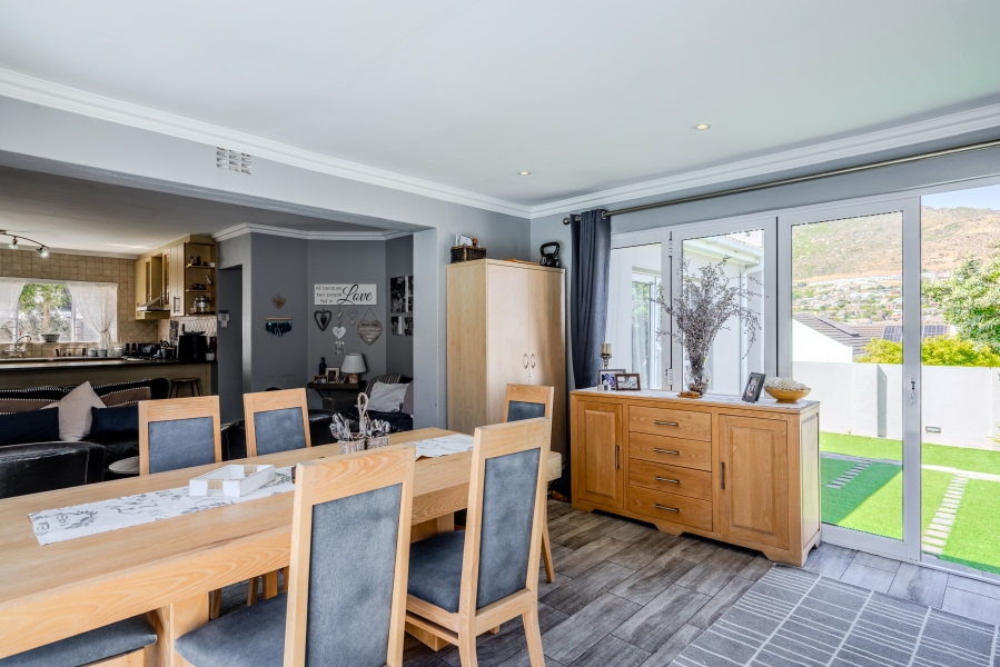 3 Bedroom Property for Sale in Silverglade Western Cape